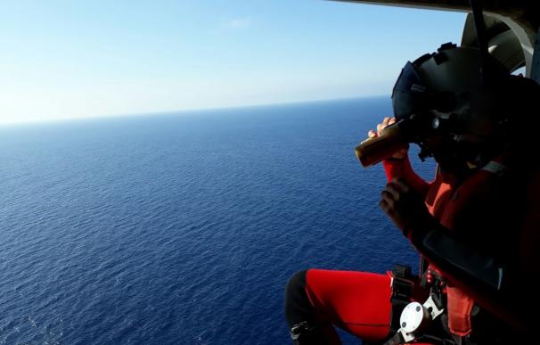 Rescatados ocho varones magrebíes de una patera a unas 12 millas náuticas al sur de Almería
