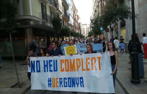 Cientos de personas critican en Palma que no se haya cumplido con la acogida de refugiados y exigen "que vengan ya"