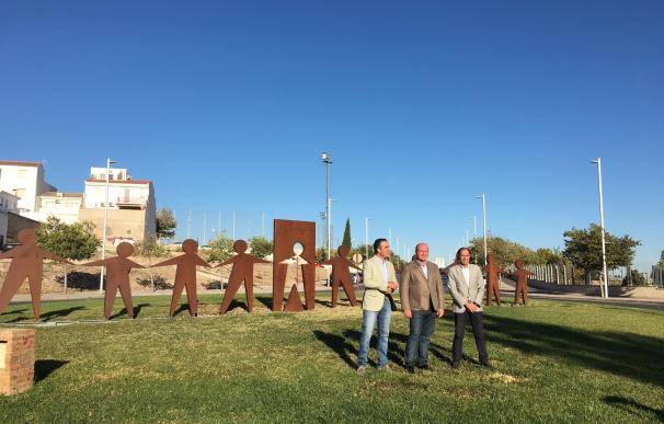 Internos de la prisión realizan una escultura para una rotonda de la capital jiennense