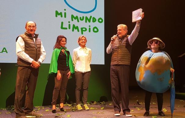 Méndez de Vigo y Tejerina escenifican ante 270 escolares su compromiso contra el cambio climático