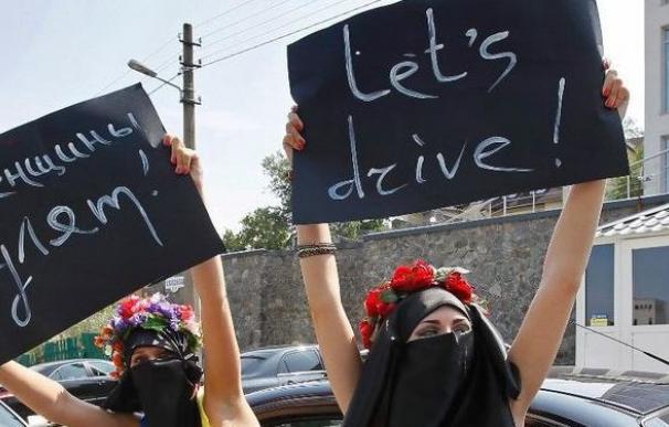 Arabia Saudí autoriza que las mujeres puedan tener permiso de conducir