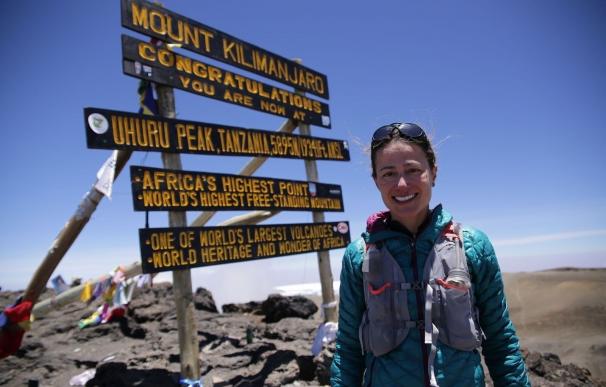 La brasileña Fernanda Maciel bate el récord mundial femenino de ascenso y descenso al monte Kilimanjaro