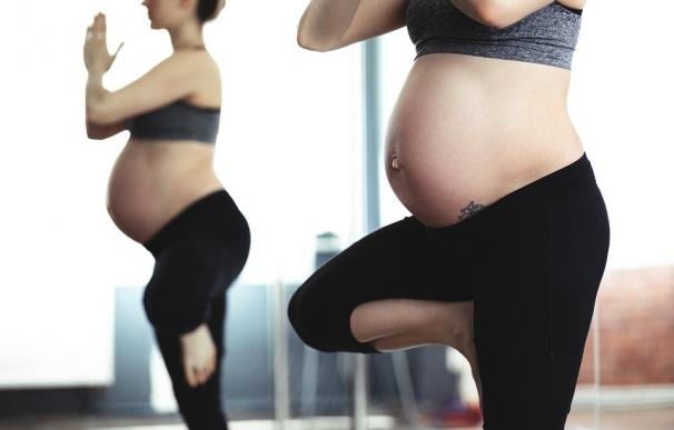Los ejercicios de suelo ayudan a las embarazadas a no ganar peso y los de agua a prevenir la diabetes gestacional