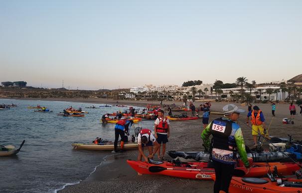 Más de 150 deportistas participan en el Open de Pesca en Kayak 'Costa de Almería' en Carboneras