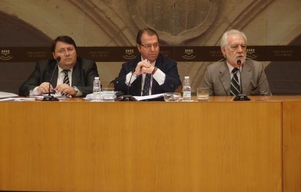 Catedrático rechaza rebajar el número de diputados en el Parlamento de La Rioja
