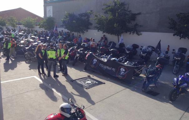 Unos 200 motoristas despiden en un emotivo acto al presidente del motoclub Escuadrón de Laguna (Valladolid)