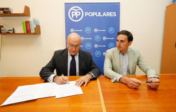 Presidente de la Diputación de Valladolid firma el manifiesto del PP en apoyo a alcaldes y funcioniarios catalanes
