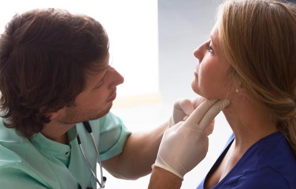 Pacientes de cáncer de tiroides reclaman unidades de referencia multidisciplinares en los centros sanitarios