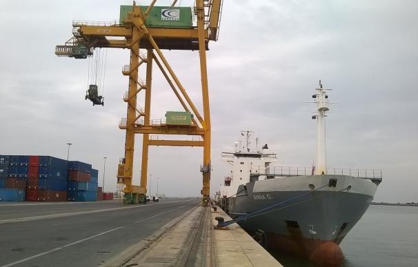 El puerto inaugura una nueva línea de contenedores con el norte de Europa de la compañía WEC Lines
