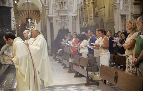 El obispo urge a los laicos a que "tomen conciencia de su imprescindible papel" en la Iglesia