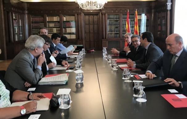 Interior pide a Puigdemont renunciar al referéndum y Puigdemont lo mantiene