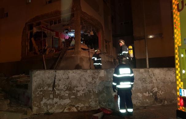 Herida una mujer y desalojados dos edificios tras explotar una bombona de gas en un piso de Jerez