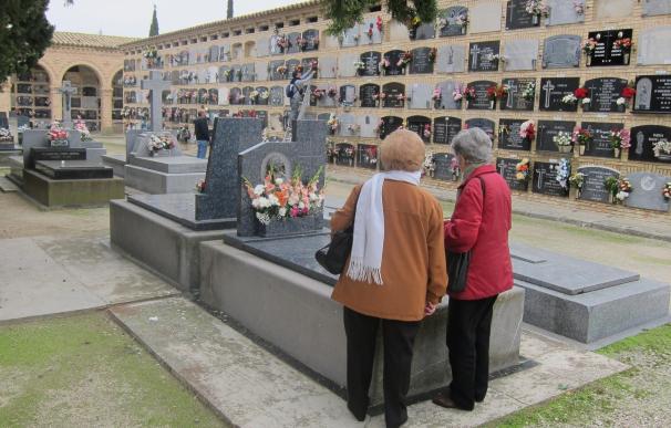 Detenidos cuatro trabajadores del cementerio de Oviedo por quedarse efectos personales de los fallecidos
