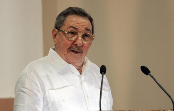 Una hija de Almeida pide a Castro que deje salir a su padre por razones de salud