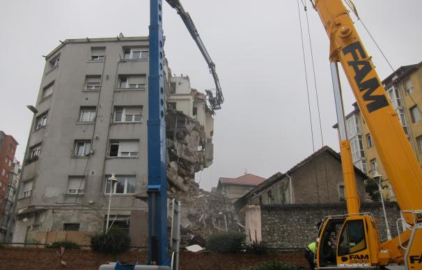 Doce familias afectadas por el derrumbe del edificio reciben 12.500 euros de ayudas de emergencia