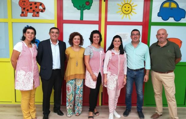 Zarza visita la escuela infantil municipal de San Bartolomé de la Torre, recientemente ampliada