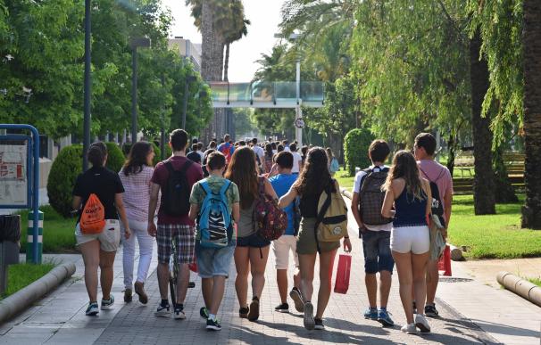 La Generalitat incrementa en un 29,1% el número de estudiantes beneficiarios de la exención de tasas universitarias