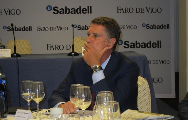 El consejero delegado del Sabadell aboga por una "solución política" y pide "respeto a la legalidad"
