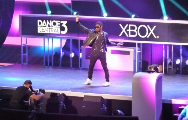 Usher toma el escenario en la conferencia de Microsoft