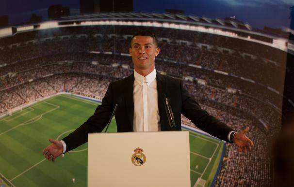 Cristiano Ronaldo en el acto de renovación en el Santiago Bernabéu.