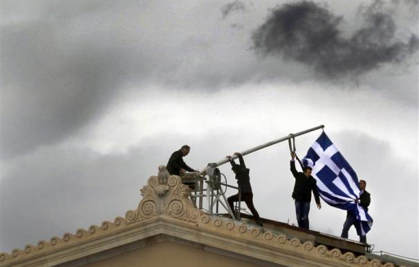 Grecia, los rumores sobre su salida del euro y el batería de la banda