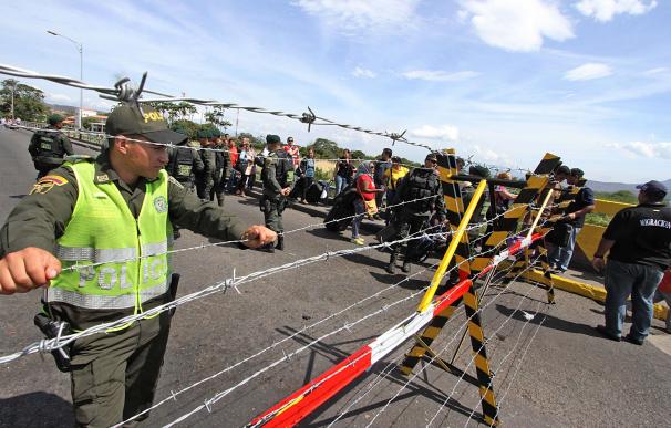 Agentes de la Policía venezolana en la frontera con Colombia