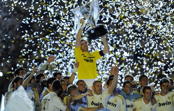 Casillas levanta La Liga de 2012, la última del Real Madrid.