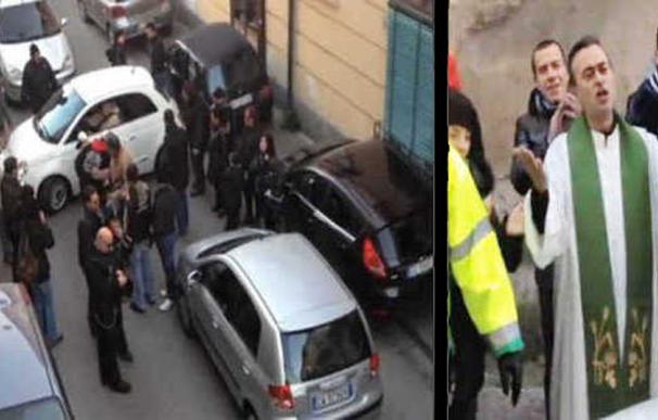 El vídeo viral del hombre que provoca un atasco al intentar aparcar su coche en una calle de Nápoles es falso