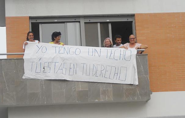 Veinte familias ocupan un edificio en Sevilla