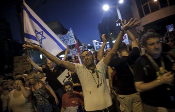 El intento de inmolación saca a la calle a mil israelíes en una protesta espontánea