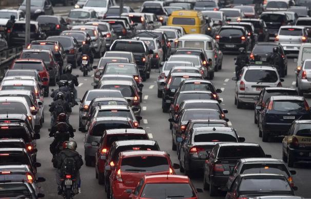 Muchas carreteras en Brasil permiten la circulación de personas e incluso de animales.