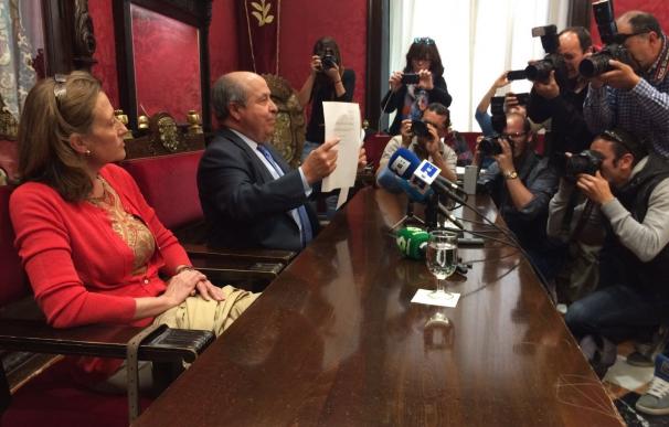 El alcalde de Granada defiende su "absoluta inocencia" pero dimite por la "gobernabilidad" de la ciudad