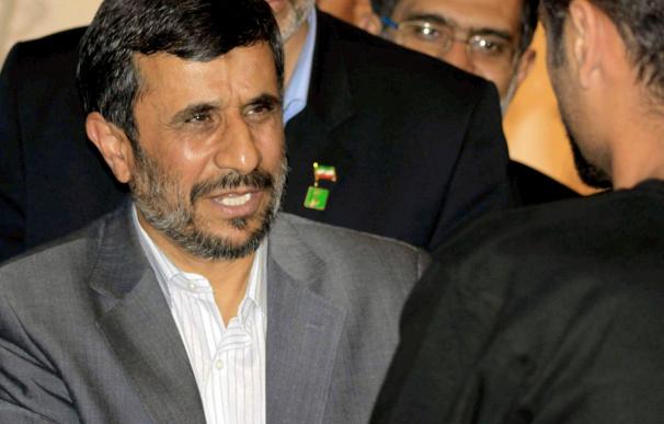 Ahmadineyad dice que las sanciones no pueden impedir el desarrollo de Irán