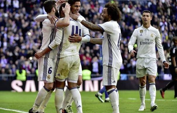 Los jugadores del Real Madrid tras el 5-0 de Casemiro.