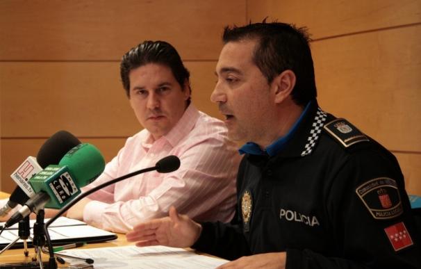 El concejal de Seguridad, Fernando Atienza, a la izquierda.