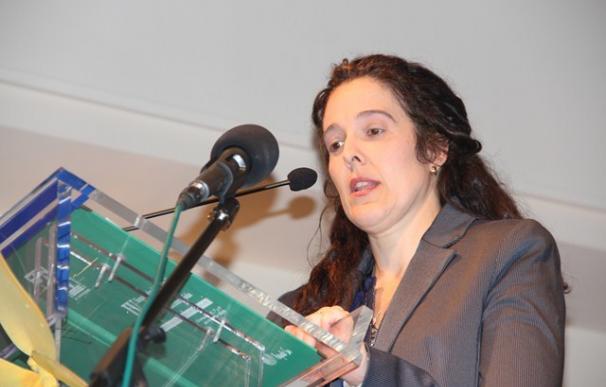 Eva Romero, presentando un Certamen Literario de 2014