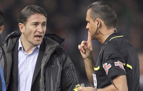 Muñiz Fernández pide al entrenador de la Real Sociedad, Montanier, que pare de protestar