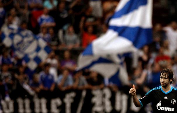 Raúl encandila con dos goles ante el Bayern y ya es el ídolo del Schalke 04