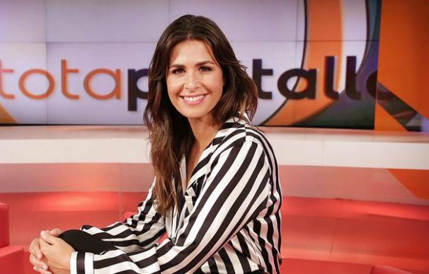 Nuria Roca en el plató de 'A tota pantalla' de TV3.