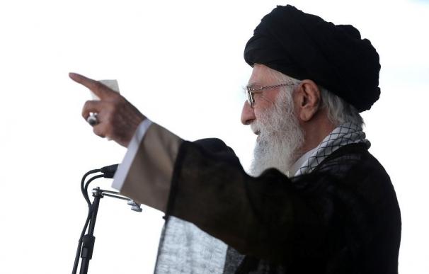 Irán advierte de que responderá a cualquier acto "erróneo" del "Gran Satán" sobre el acuerdo nuclear