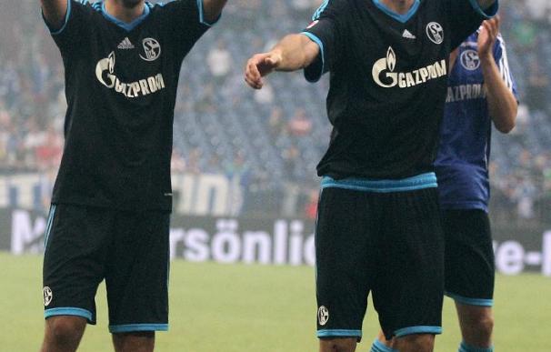 Raúl celebra un gol con el Schalke 04 ante el Bayern