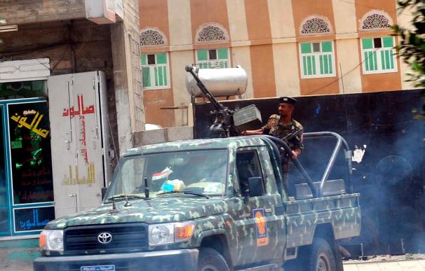 Rebeldes yemeníes liberan a cien personas capturadas en enfrentamientos