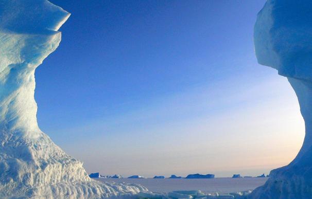 Bloques de hielo se deshacen en la Antártida.