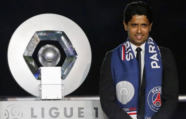 Nasser Al-Khelaifi con el trofeo de la Ligue 1 (EFE)