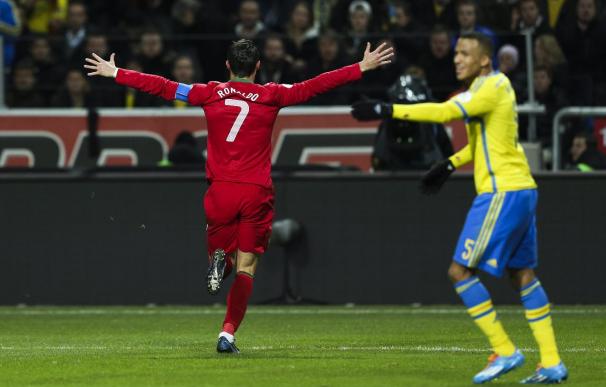2-3. Ronaldo se exhibe en Suecia y deja a Ibrahimovic sin Mundial