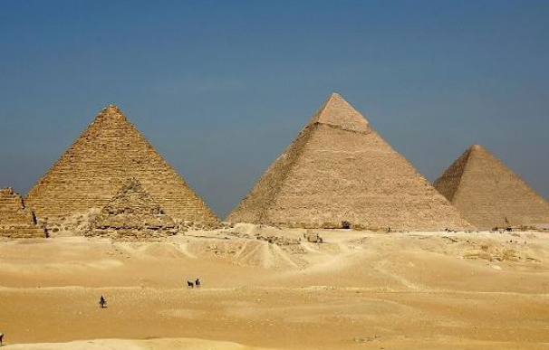 Hallan restos del templo faraónico de Ramsés II cerca de pirámides de Guiza
