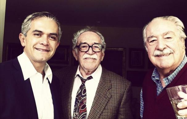 García Márquez (centro) y Álvaro Mutis (derecha).