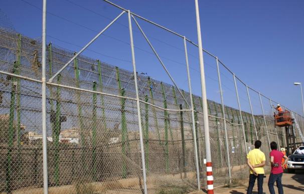 Unos 200 inmigrantes entran en España en asaltos masivos por Ceuta y Melilla