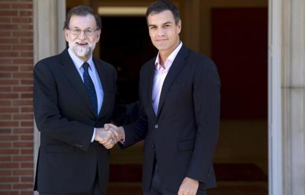 Mariano Rajoy y Pedro Sánchez en Moncloa.