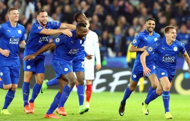 Los jugadores del Leicester City celebran un triunfo.
